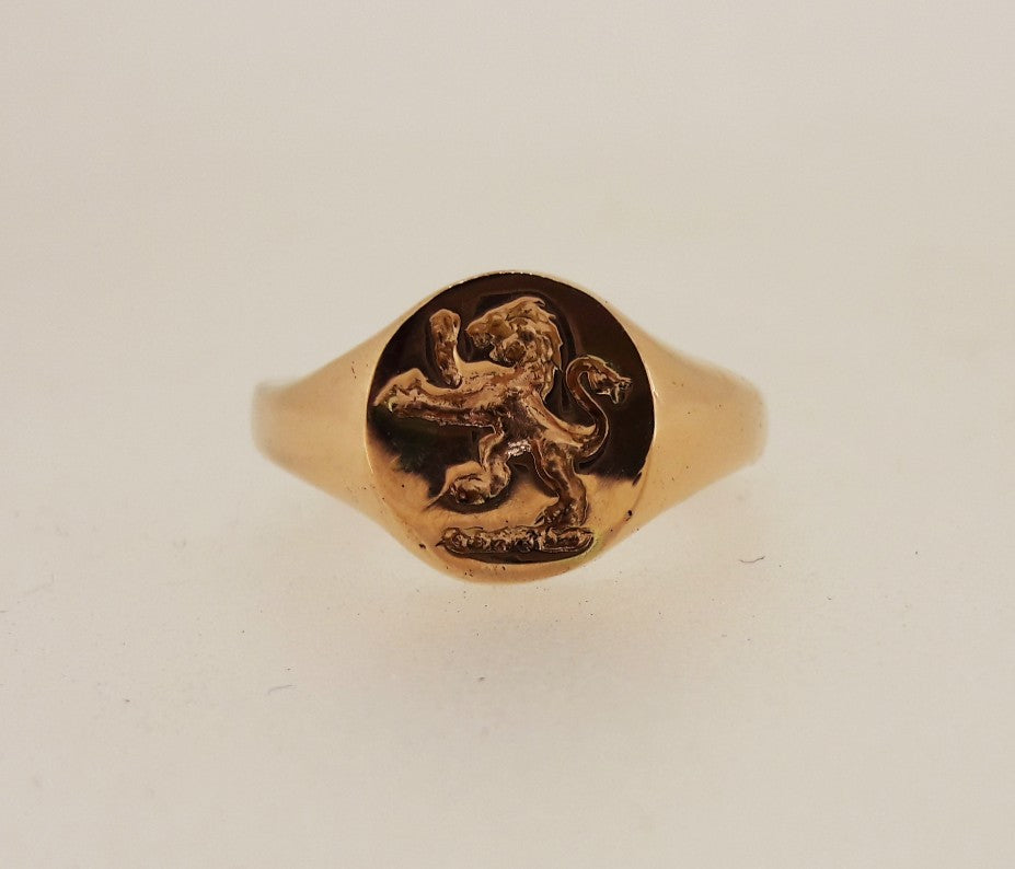 Rampant lion gold signet