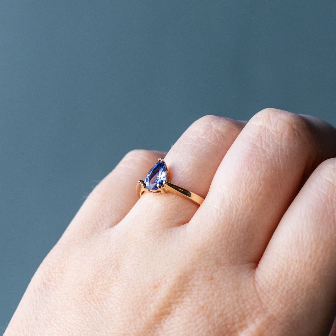 9ct Gold Sri Lankan Blue Sapphire Ring