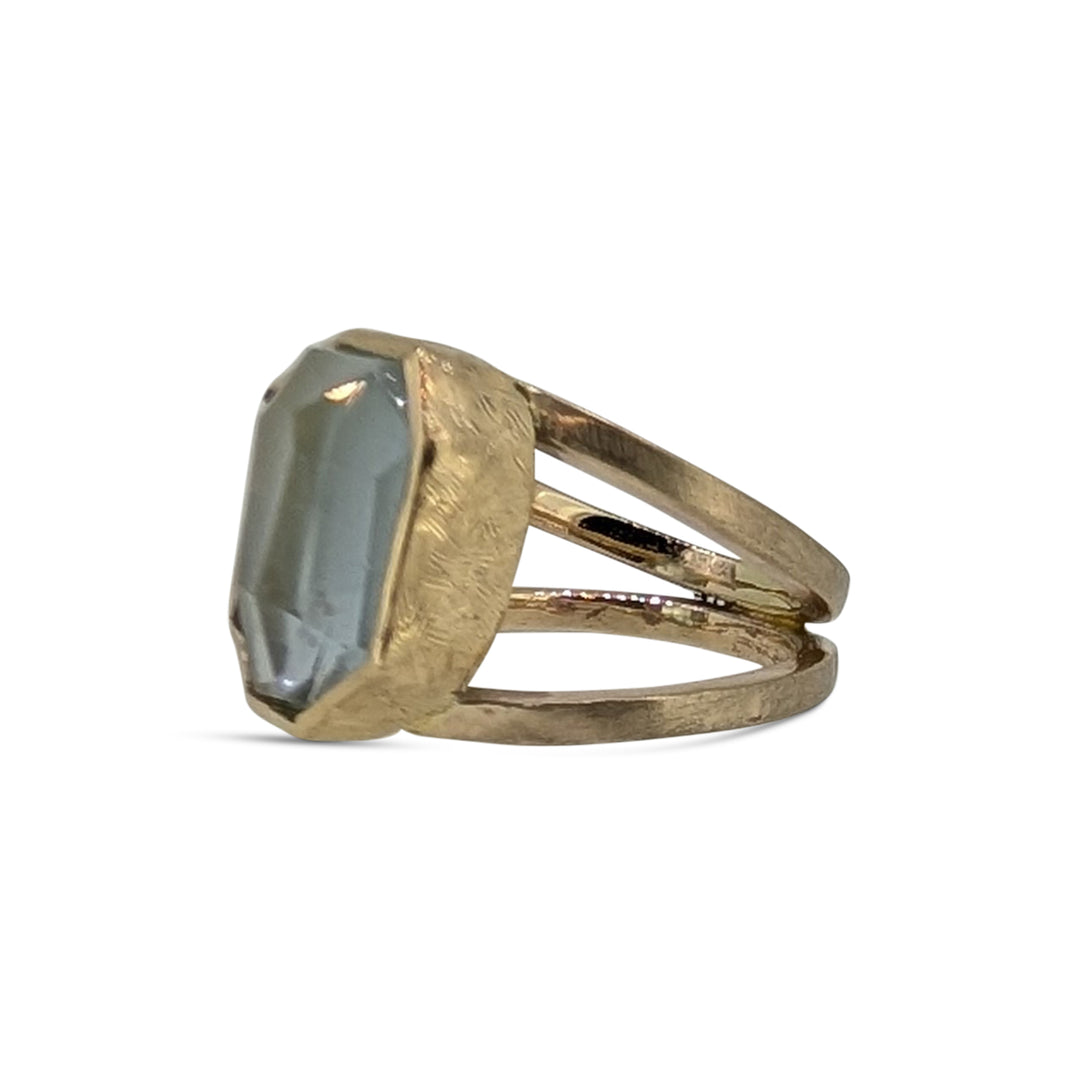 Contemporary 9ct Yellow Gold Aquamarine Ring – Light Blue Stone