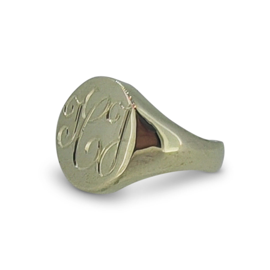 Personalised 9ct White Gold Signet Ring – Hand-Engraved Oval Monogram