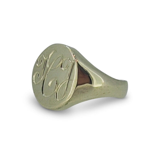 Personalised 9ct White Gold Signet Ring – Hand-Engraved Oval Monogram