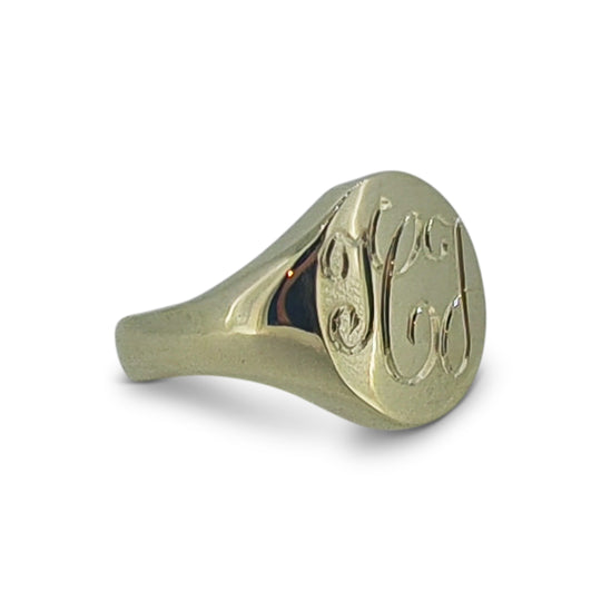 Personalised 9ct White Gold Signet Ring – Hand-Engraved Oval Monogram