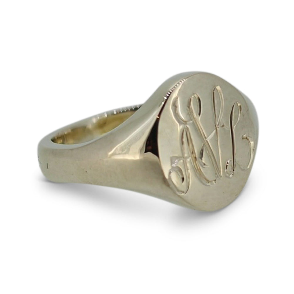 Personalised 9ct White Gold Signet Ring – Hand-Engraved Oval Monogram
