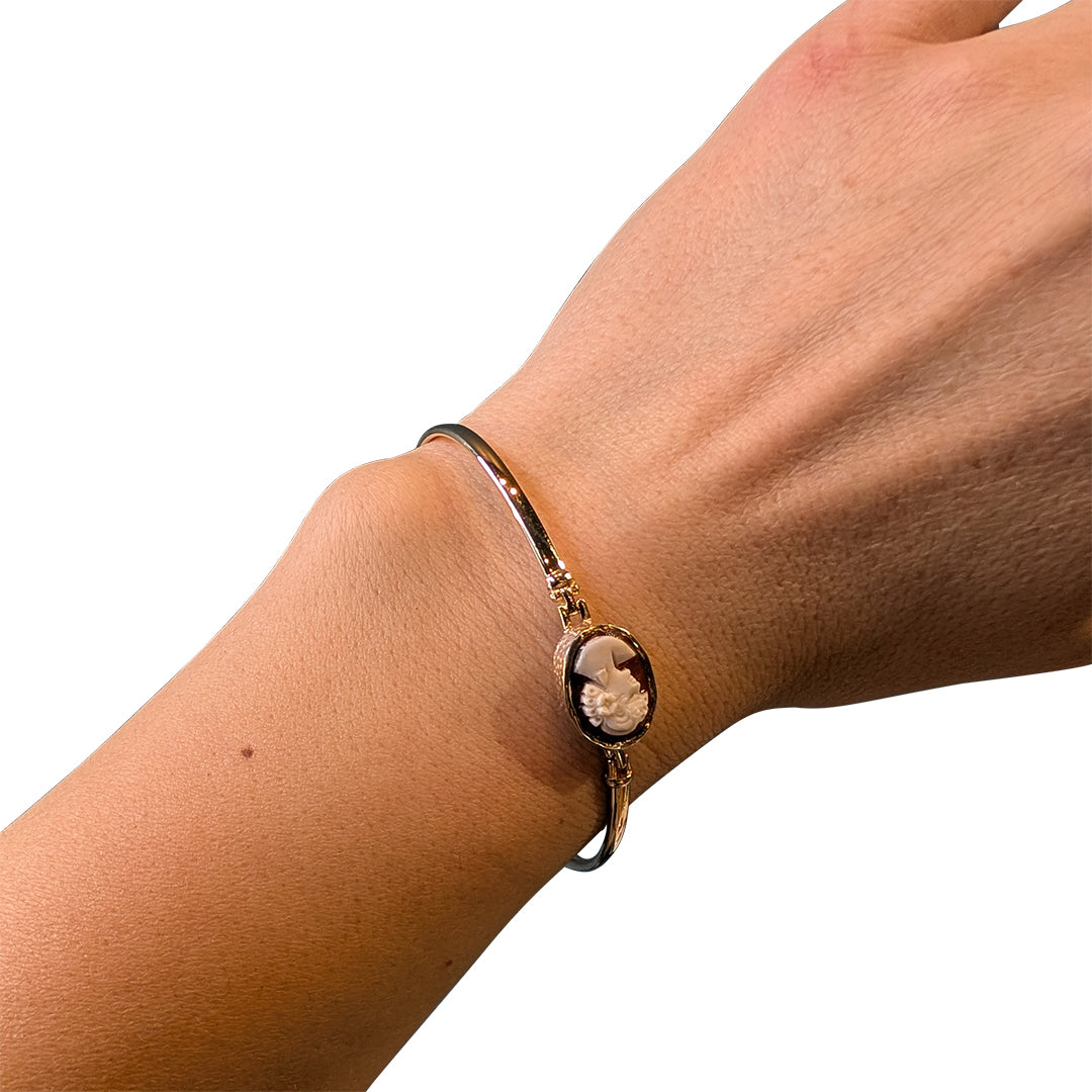 Hand-Carved Shell Cameo Bracelet in 9ct Gold