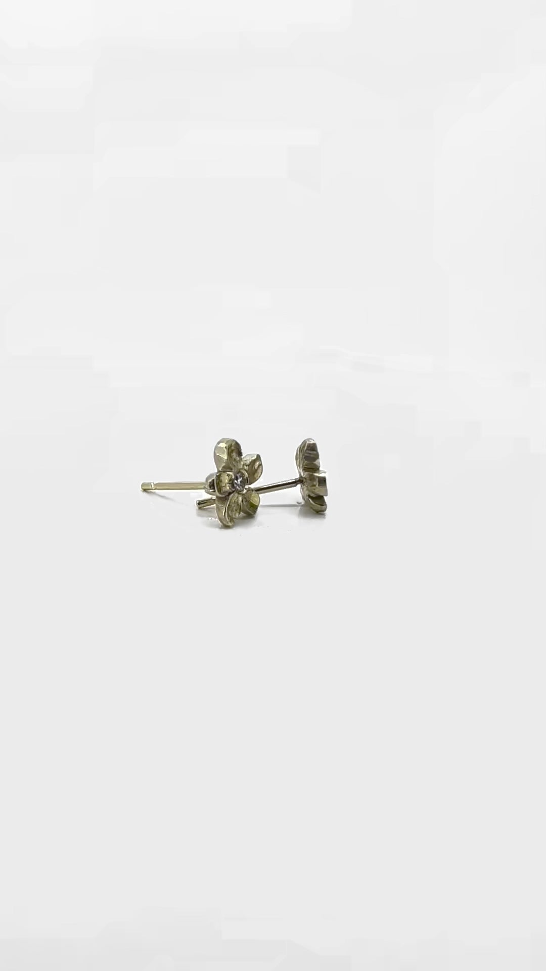 18ct Gold Flower Diamond Earrings – Brilliant-Cut Natural Diamonds